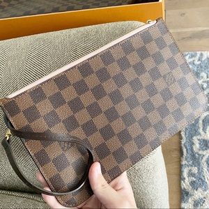 ✨Rose Ballerine Neverfull Pouch✨